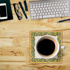 Sottotutto decorato con stampa a colori in Legno QUADRATO Sotto bicchiere, piatto, pentola con varie dimensioni - 32x32 cm LEAVES MIX del brand Lupia, categoria: Tavola e cucina > Accessori per la Tavola > Sottopentole, Sottopiatti e Sottobicchieri.