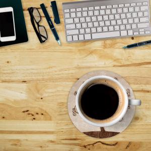 Sottotutto decorato con stampa a colori in Legno ROTONDO Sotto bicchiere, piatto, pentola con varie dimensioni - diam. 32 cm LEAVES MIX del brand Lupia, categoria: Tavola e cucina > Accessori per la Tavola > Sottopentole, Sottopiatti e Sottobicchieri.