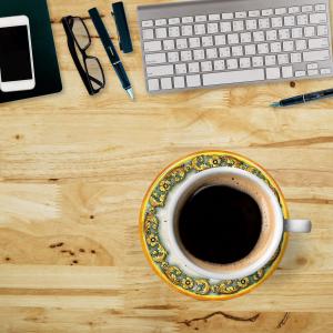 Sottotutto decorato con stampa a colori in Legno ROTONDO Sotto bicchiere, piatto, pentola con varie dimensioni - diam. 32 cm LEAVES MIX del brand Lupia, categoria: Tavola e cucina > Accessori per la Tavola > Sottopentole, Sottopiatti e Sottobicchieri.