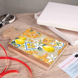 Bomboniera con Scatola bianca TAGLIERE in legno con vetro stampato LIMONI E ACANTO 12x21 cm, idea regalo per Matrimonio Cresima Comunione Battesimo Anniversario Compleanno del brand Lupia, categoria: Idee regalo e bomboniere > Bomboniere > Bomboniere Taglieri decorativi.