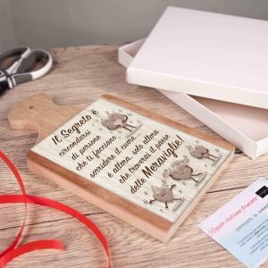 Bomboniera con Scatola bianca TAGLIERE in legno con vetro stampato IL SEGRETO E' 12x21 cm, idea regalo per Matrimonio Cresima Comunione Battesimo Anniversario Compleanno del brand Lupia, categoria: Idee regalo e bomboniere > Bomboniere > Bomboniere Taglieri decorativi.