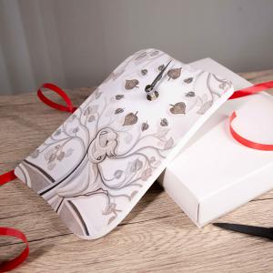 Bomboniera con Scatola bianca OROLOGIO GEA da parete o tavolo in legno stampato ALBERO ABBRACCIO 15x21 cm idea regalo per Matrimonio Cresima Comunione Battesimo Anniversario Compleanno del brand Lupia, categoria: Idee regalo e bomboniere > Bomboniere > Bomboniere Orologi.