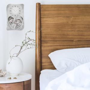 Bomboniera con Scatola bianca OROLOGIO GEA da parete o tavolo in legno stampato THE KISS SHABBY GREY 15x21 cm idea regalo per Matrimonio Cresima Comunione Battesimo Anniversario Compleanno del brand Lupia, categoria: Idee regalo e bomboniere > Bomboniere > Bomboniere Orologi.