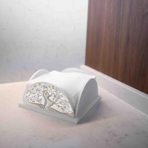 Lupia - Set 3 Pezzi Cucina in Legno White ALBERO ABBRACCIO: Porta Tovaglioli, Porta Bicchieri, Porta Rotolo, Decorazione Elegante, Adatto a Stili Moderni e Classici, stile amore e famiglia del brand Lupia, categoria: Tavola e cucina > Portabicchieri, Portatovaglioli e Portarotoli > Set Portarotolo, Portatovaglioli e Portabicchieri.