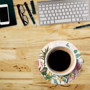 Sottotutto decorato con stampa a colori in Legno ROTONDO Sotto bicchiere, piatto, pentola con varie dimensioni - diam. 32 cm LEAVES MIX del brand Lupia, categoria: Tavola e cucina > Accessori per la Tavola > Sottopentole, Sottopiatti e Sottobicchieri.