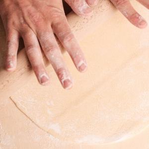 Mattarello in Legno massello statico, Lunghezza 32 cm, Diametro 4 cm, Strumento da Cucina Robusto e Durevole per Preparare Pizza, Pasta Fresca e Biscotti per Chitarra del brand Lupia, categoria: Tavola e cucina > Spianatoie, Taglieri e Vassoi > Spianatoie e Mattarelli.