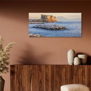 Lupia - Quadro moderno su Tela Canvas DEEP 65X143 cm, con paesaggi e localismi italiani, per casa, soggiorno, capezzale camera da letto, hotel, ufficio, NAPOLI - MARE-SCOGLIO-CASTELLO         del brand Lupia, categoria: Arredo e decorazioni > Quadri e Tele > Quadri cittÃ  e Localismi.