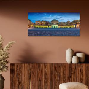 Lupia - Quadro moderno su Tela Canvas DEEP 65X143 cm, con paesaggi e localismi italiani, per casa, soggiorno, capezzale camera da letto, hotel, ufficio, NAPOLI - PIAZZA PLEBISCITO SERA        del brand Lupia, categoria: Arredo e decorazioni > Quadri e Tele > Quadri cittÃ  e Localismi.