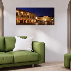 Lupia - Quadro moderno su Tela Canvas DEEP 65X143 cm, con paesaggi e localismi italiani, per casa, soggiorno, capezzale camera da letto, hotel, ufficio, VERONA - ANFITEATRO NOTTE              del brand Lupia, categoria: Arredo e decorazioni > Quadri e Tele > Quadri cittÃ  e Localismi.