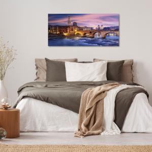 Lupia - Quadro moderno su Tela Canvas DEEP 65X143 cm, con paesaggi e localismi italiani, per casa, soggiorno, capezzale camera da letto, hotel, ufficio, VERONA - PONTE DI PIETRA               del brand Lupia, categoria: Arredo e decorazioni > Quadri e Tele > Quadri cittÃ  e Localismi.