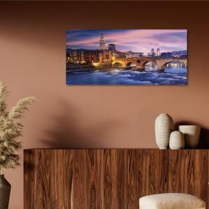 Lupia - Quadro moderno su Tela Canvas DEEP 65X143 cm, con paesaggi e localismi italiani, per casa, soggiorno, capezzale camera da letto, hotel, ufficio, VERONA - PONTE DI PIETRA               del brand Lupia, categoria: Arredo e decorazioni > Quadri e Tele > Quadri cittÃ  e Localismi.