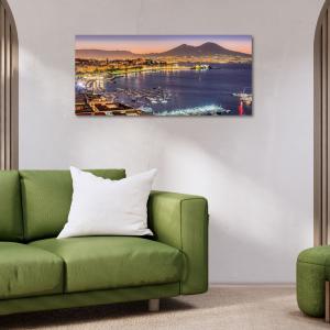 Lupia - Quadro moderno su Tela Canvas DEEP 65X143 cm, con paesaggi e localismi italiani, per casa, soggiorno, capezzale camera da letto, hotel, ufficio, NAPOLI - VESUVIO SERA                  del brand Lupia, categoria: Arredo e decorazioni > Quadri e Tele > Quadri cittÃ  e Localismi.