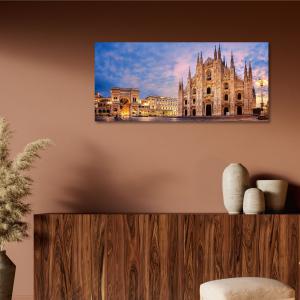 Lupia - Quadro moderno su Tela Canvas DEEP 65X143 cm, con paesaggi e localismi italiani, per casa, soggiorno, capezzale camera da letto, hotel, ufficio, MILANO - DUOMO SUNRISE                 del brand Lupia, categoria: Arredo e decorazioni > Quadri e Tele > Quadri cittÃ  e Localismi.