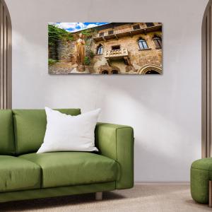 Lupia - Quadro moderno su Tela Canvas DEEP 65X143 cm, con paesaggi e localismi italiani, per casa, soggiorno, capezzale camera da letto, hotel, ufficio, VERONA - BALCONE GIULIETTA             del brand Lupia, categoria: Arredo e decorazioni > Quadri e Tele > Quadri cittÃ  e Localismi.