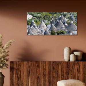 Lupia - Quadro moderno su Tela Canvas DEEP 65X143 cm, con paesaggi e localismi italiani, per casa, soggiorno, capezzale camera da letto, hotel, ufficio, PUGLIA - PANORAMA ALBEROBELLO          del brand Lupia, categoria: Arredo e decorazioni > Quadri e Tele > Quadri cittÃ  e Localismi.