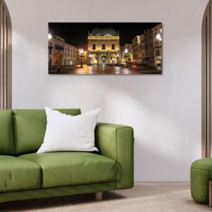 Lupia - Quadro moderno su Tela Canvas DEEP 65X143 cm, con paesaggi e localismi italiani, per casa, soggiorno, capezzale camera da letto, hotel, ufficio, BRESCIA - PIAZZA DELLA LOGGIA NOTTE    del brand Lupia, categoria: Arredo e decorazioni > Quadri e Tele > Quadri cittÃ  e Localismi.