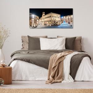 Lupia - Quadro moderno su Tela Canvas DEEP 65X143 cm, con paesaggi e localismi italiani, per casa, soggiorno, capezzale camera da letto, hotel, ufficio, PERUGIA - FONTANA MAGGIORE NOTTE       del brand Lupia, categoria: Arredo e decorazioni > Quadri e Tele > Quadri cittÃ  e Localismi.