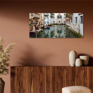 Lupia - Quadro moderno su Tela Canvas DEEP 65X143 cm, con paesaggi e localismi italiani, per casa, soggiorno, capezzale camera da letto, hotel, ufficio, TREVISO - SCORCIO CANALE BURANELLI     del brand Lupia, categoria: Arredo e decorazioni > Quadri e Tele > Quadri cittÃ  e Localismi.