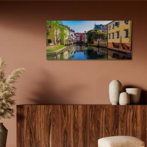 Lupia - Quadro moderno su Tela Canvas DEEP 65X143 cm, con paesaggi e localismi italiani, per casa, soggiorno, capezzale camera da letto, hotel, ufficio, TREVISO - CANALE BURANELLI             del brand Lupia, categoria: Arredo e decorazioni > Quadri e Tele > Quadri cittÃ  e Localismi.