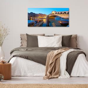 Lupia - Quadro moderno su Tela Canvas DEEP 65X143 cm, con paesaggi e localismi italiani, per casa, soggiorno, capezzale camera da letto, hotel, ufficio, VENEZIA - PONTE RIALTO SERA            del brand Lupia, categoria: Arredo e decorazioni > Quadri e Tele > Quadri cittÃ  e Localismi.