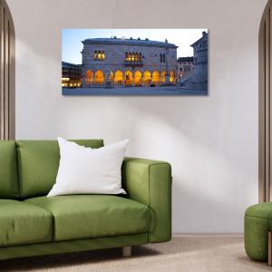 Lupia - Quadro moderno su Tela Canvas DEEP 65X143 cm, con paesaggi e localismi italiani, per casa, soggiorno, capezzale camera da letto, hotel, ufficio, UDINE - PIAZZA LIBERTA'                del brand Lupia, categoria: Arredo e decorazioni > Quadri e Tele > Quadri cittÃ  e Localismi.