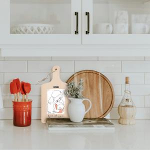 Lupia - Tagliere Decorativo con Manico, Frasi e disegni a Tema, colorato, Souvenir Artigianale, Appendibile in Cucina, Made in Italy, Legno multistrato del brand Lupia, categoria: Idee regalo e bomboniere > Bomboniere > Bomboniere Taglieri decorativi, disponibile su Vorreishop.