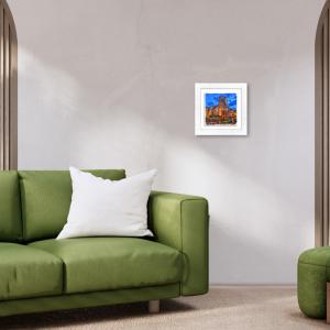 Lupia - Quadro moderno con paesaggi e localismi italiani, Ceramica e Stampa Rilievo, Cornice Legno Shabby Modern bianca, Decorazione Parete, Quadretti Soggiorno, 29x29 cm, CATANIA CASTELLO URSINO del brand Lupia, categoria: Arredo e decorazioni > Quadri e Tele > Quadri città e Localismi, disponibile su Vorreishop.