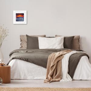 Lupia - Quadro moderno con paesaggi e localismi italiani, Ceramica e Stampa Rilievo, Cornice Legno Shabby Modern bianca, Decorazione Parete, Quadretti Soggiorno, 29x29 cm, CATANIA ETNA INNEVATA del brand Lupia, categoria: Arredo e decorazioni > Quadri e Tele > Quadri su ceramica, disponibile su Vorreishop.