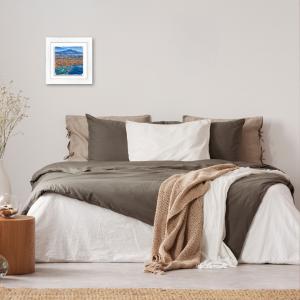 Lupia - Quadro moderno con paesaggi e localismi italiani, Ceramica e Stampa Rilievo, Cornice Legno Shabby Modern bianca, Decorazione Parete, Quadretti Soggiorno, 29x29 cm, CATANIA PANORAMA ETNA del brand Lupia, categoria: Arredo e decorazioni > Quadri e Tele > Quadri su ceramica, disponibile su Vorreishop.