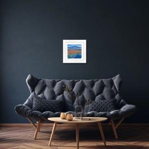 Lupia - Quadro moderno con paesaggi e localismi italiani, Ceramica e Stampa Rilievo, Cornice Legno Shabby Modern bianca, Decorazione Parete, Quadretti Soggiorno, 29x29 cm, CATANIA PANORAMA ETNA del brand Lupia, categoria: Arredo e decorazioni > Quadri e Tele > Quadri su ceramica, disponibile su Vorreishop.