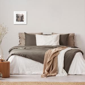 Lupia - Quadro moderno con paesaggi e localismi italiani, Ceramica e Stampa Rilievo, Cornice Legno Shabby Modern bianca, Decorazione Parete, Quadretti Soggiorno, 29x29 cm, CATANIA PIAZZA DUOMO del brand Lupia, categoria: Arredo e decorazioni > Quadri e Tele > Quadri su ceramica, disponibile su Vorreishop.