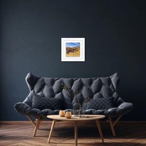 Lupia - Quadro moderno con paesaggi e localismi italiani, Ceramica e Stampa Rilievo, Cornice Legno Shabby Modern bianca, Decorazione Parete, Quadretti Soggiorno, 29x29 cm, CATANIA TEATRO TAORMINA del brand Lupia, categoria: Arredo e decorazioni > Quadri e Tele > Quadri città e Localismi, disponibile su Vorreishop.