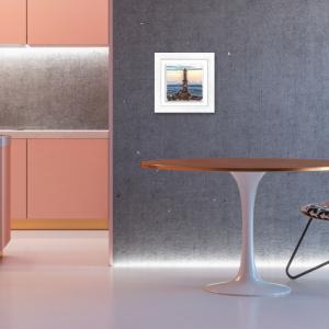 Lupia - Quadro moderno con paesaggi e localismi italiani, Ceramica e Stampa Rilievo, Cornice Legno Shabby Modern bianca, Decorazione Parete, Quadretti Soggiorno, 29x29 cm, GENOVA LANTERNA GIORNO del brand Lupia, categoria: Arredo e decorazioni > Quadri e Tele > Quadri città e Localismi, disponibile su Vorreishop.