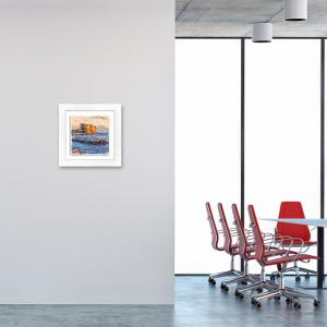 Lupia - Quadro moderno con paesaggi e localismi italiani, Ceramica e Stampa Rilievo, Cornice Legno Shabby Modern bianca, Decorazione Parete, Quadretti Soggiorno 29x29 cm NAPOLI MARE SCOGLIO CASTELLO del brand Lupia, categoria: Arredo e decorazioni > Quadri e Tele > Quadri città e Localismi, disponibile su Vorreishop.