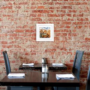 Lupia - Quadro moderno con paesaggi e localismi italiani, Ceramica e Stampa Rilievo, Cornice Legno Shabby Modern bianca, Decorazione Parete, Quadretti Soggiorno, 29x29 cm, ROMA PIAZZA DEL POPOLO del brand Lupia, categoria: Arredo e decorazioni > Quadri e Tele > Quadri su ceramica, disponibile su Vorreishop.