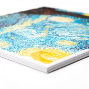 Lupia - Quadro moderno con paesaggi e localismi italiani, Ceramica e Stampa Rilievo, Cornice Legno Shabby Modern bianca, Decorazione Parete, Quadretti Soggiorno, 29x29 cm, GENOVA BASILICA NOTTE del brand Lupia, categoria: Arredo e decorazioni > Quadri e Tele > Quadri città e Localismi, disponibile su Vorreishop.