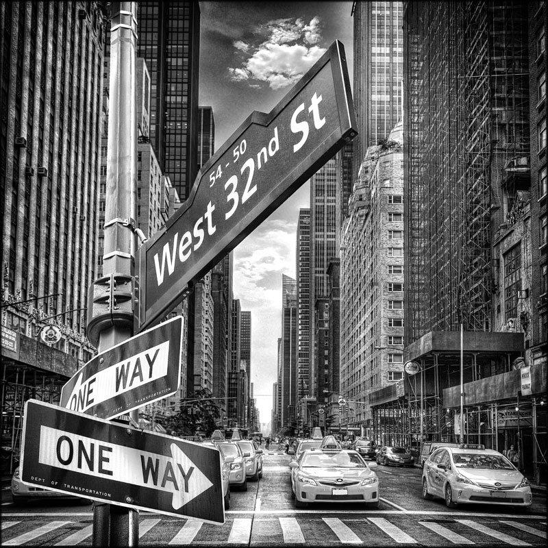 Quadro su tela ARTE 100X100 cm DOUBLE ONE WAY del brand Lupia, categoria: Arredo e decorazioni > Quadri e Tele > Quadri bianco e nero, disponibile su Vorreishop.