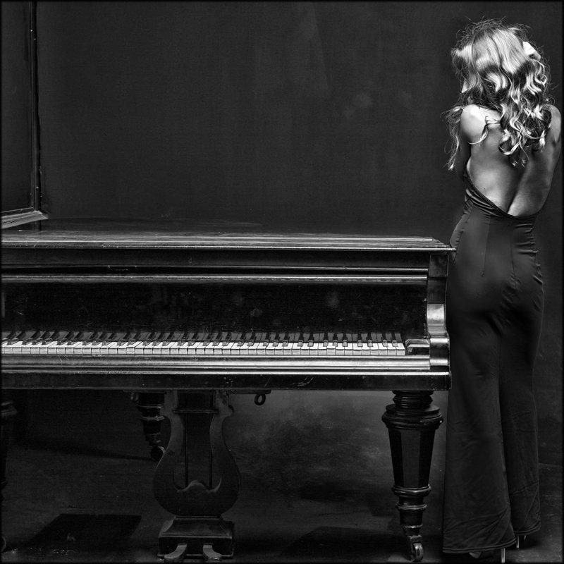 Quadro su tela ARTE 100X100 cm SILENT MELODY del brand Lupia, categoria: Arredo e decorazioni > Quadri e Tele > Quadri bianco e nero, disponibile su Vorreishop.