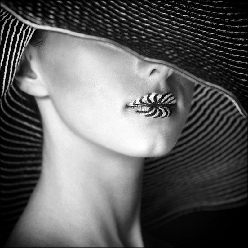 Quadro su tela ARTE 50x50cm GLAMOUR LIPS del brand Lupia, categoria: Arredo e decorazioni > Quadri e Tele > Quadri bianco e nero, disponibile su Vorreishop.