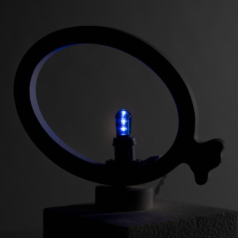 Lampada da tavolo o parete in legno PALLONCINO 21x21 cm LUMINARIA d'arredo pugliese - Lampadina Blu del brand Lupia, categoria: Artigianato salentino > Luminarie Salentine > Luminaria.