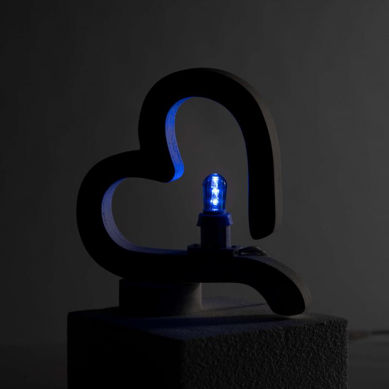Lampada da tavolo o parete in legno CUORE degli innamorati 21x21 cm LUMINARIA d'arredo pugliese  - Lampadina Blu del brand Lupia, categoria: Artigianato salentino > Luminarie Salentine > Luminaria.