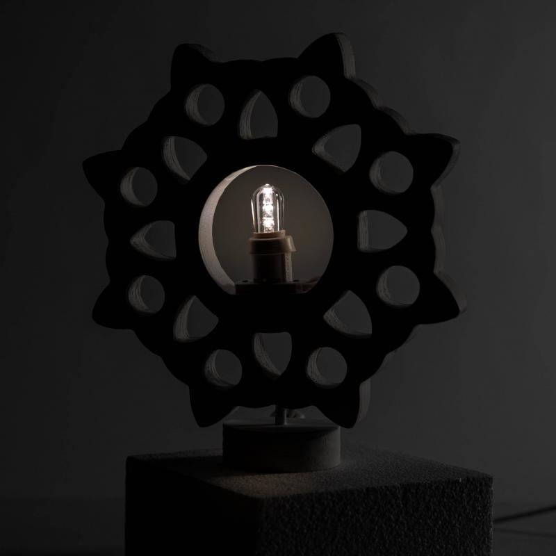 Lampada da tavolo in legno ROSONE SALENTINO 21x21 cm LUMINARIA d'arredo pugliese - Lampadina Bianco Freddo del brand Lupia, categoria: Artigianato salentino > Luminarie Salentine > Luminaria.