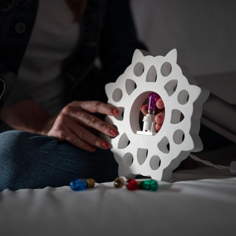 Lampada da tavolo in legno ROSONE SALENTINO 21x21 cm LUMINARIA d'arredo pugliese - Lampadina Verde del brand Lupia, categoria: Artigianato salentino > Luminarie Salentine > Luminaria.