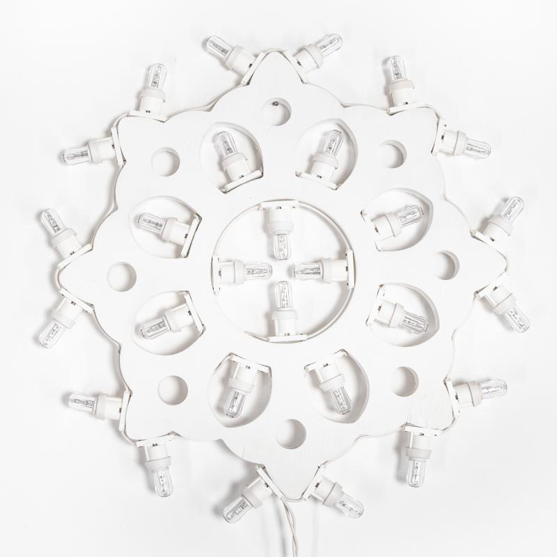 Lampada da Parete in Legno ROSONE con GIGLI Grande 52x52 cm LUMINARIA d'arredo pugliese 28 lampadine - Lampadine Bianche del brand Lupia, categoria: Artigianato salentino > Luminarie Salentine > Luminaria, disponibile su Vorreishop.