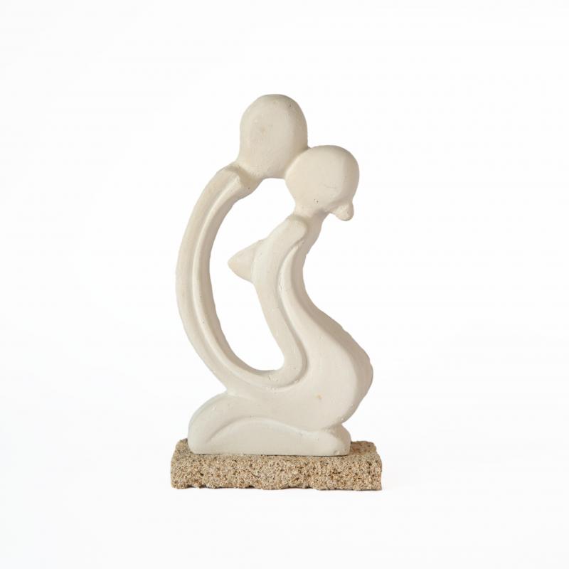 Bomboniera Statuetta AMORINI INSEPARABILI BACIO Grande in Pietra Leccese salentina scultura decorativa soprammobile 11,5x4,5 cm Altezza 20 cm del brand Maestro d'arte De Iaco Alfredo, categoria: Artigianato salentino > Pietra leccese e carparo > Sculture, disponibile su Vorreishop.
