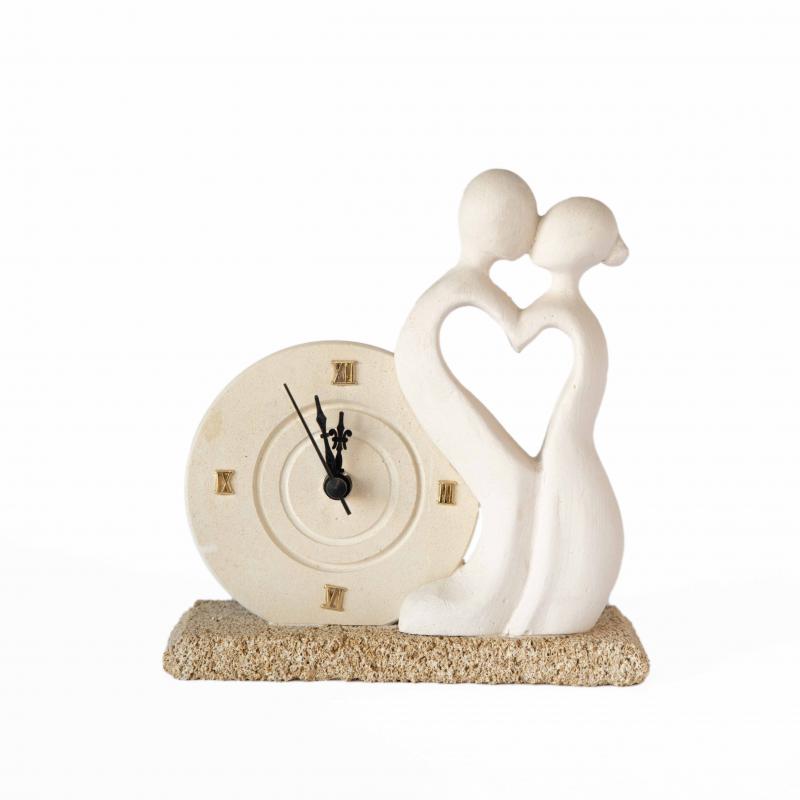 Orologio AMORINI scultura decorazione bomboniera in Carparo e Pietra Leccese salentina misure 19x16 cm del brand Maestro d'arte De Iaco Alfredo, categoria: Artigianato salentino > Pietra leccese e carparo > Lampade e Orologi.