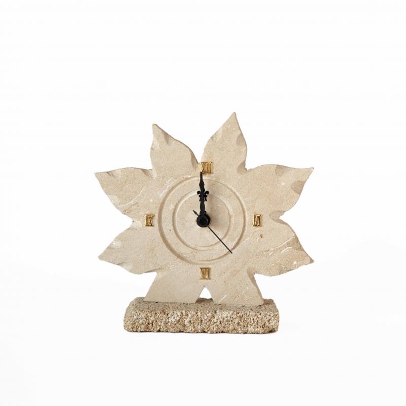 Orologio con SOLE Piccolo scultura decorazione bomboniera in Carparo e Pietra Leccese salentina misure 14 x 14 cm del brand Maestro d'arte De Iaco Alfredo, categoria: Artigianato salentino > Pietra leccese e carparo > Lampade e Orologi.