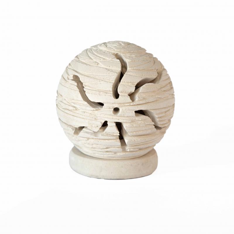 Lampada da terra o tavolo SFERA SPAZZOLATA Grande scultura decorazione in Pietra Leccese salentina misure 25 x 23 cm del brand Maestro d'arte De Iaco Alfredo, categoria: Artigianato salentino > Pietra leccese e carparo > Lampade e Orologi.