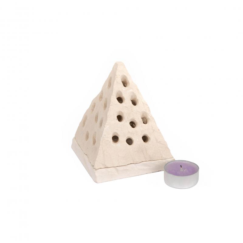Mangiafumo, Porta Candela Lumino PIRAMIDE decorazione bomboniera in Pietra Leccese salentina 14x11 cm del brand Maestro d'arte De Iaco Alfredo, categoria: Artigianato salentino > Pietra leccese e carparo > Oggettistica.