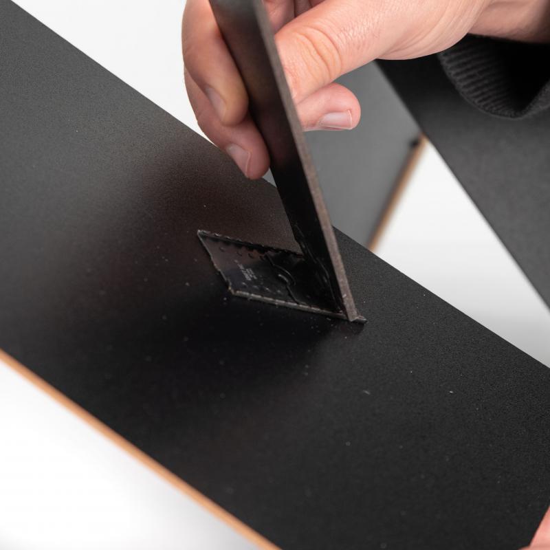 Set 3 pezzi SCHIENALE UNIVERSALE portafoto quadretti da tavola con cerniera scorrevole in fibra di Legno laccato Nero - 18x24 cm del brand Lupia, categoria: Arredo e decorazioni > Cornici e Portafoto > Cornici portafoto da tavolo.